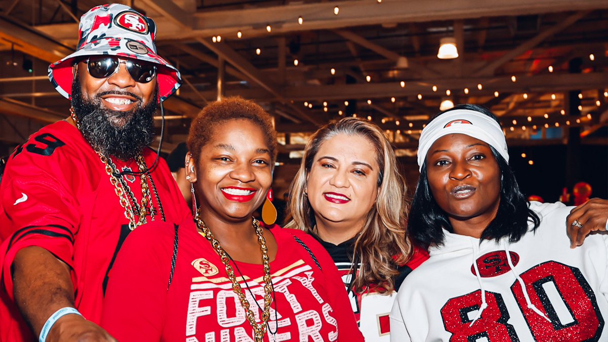 49ers's tweet photo. The GOAT 🤝 The Faithful 

Getting ready for the NFC Championship at the 49ers Fan Rally presented by @Ticketmaster! #DoItForTheBay https://t.co/9LMHBxnqmw