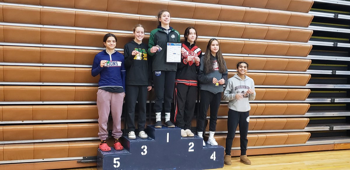 DawnEngels775's tweet image. 2024 IHSA Girls Wrestling Regional @ Conant Champion @emmaengels88 Way to go Punk!

@JEngels2188 
@hawkscoachg 
@BartlettHawksAD