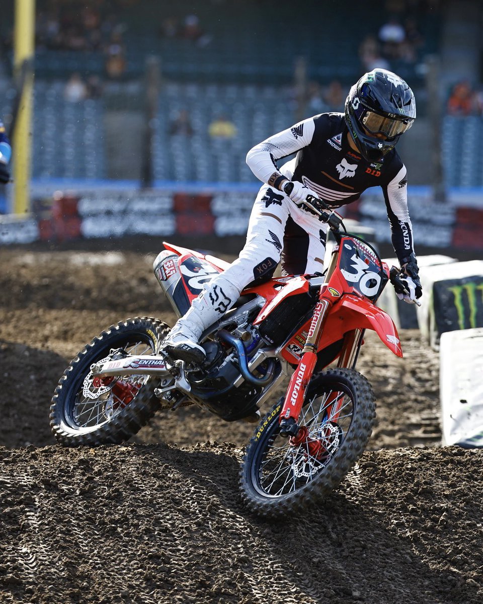 motoonline's tweet photo. ⏱️ It’s RJ Hampshire who tops A2 qualifying in 250SX ahead of Levi Kitchen and Jo Shimoda. Images: Octopi Media. #MotoOnline #RJHampshire #LeviKitchen #JoShimoda #Supercross #SMX https://t.co/HMSU24LyFm