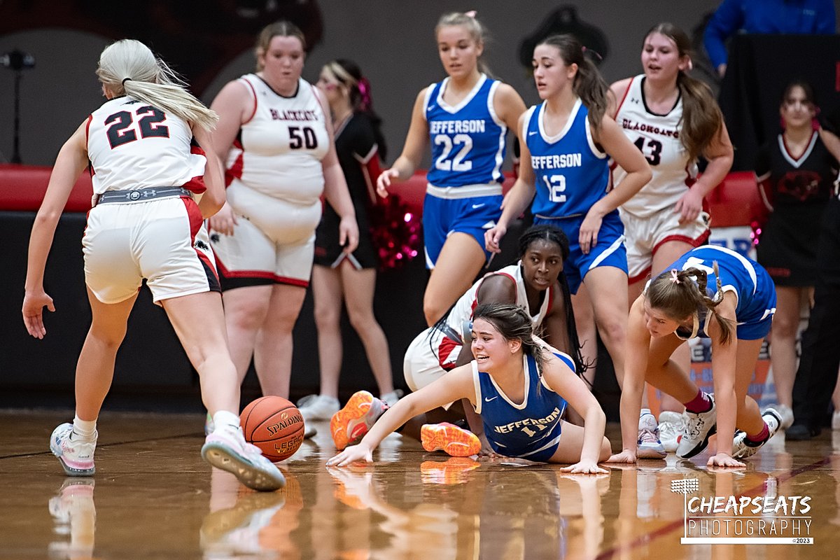 #BasketballPics from earlier in the week.
Link: bit.ly/jeff-herky-gbb…

<a href="/jeffR7ladyjays/">Lady Jays Basketball</a> <a href="/Blackcatsbball/">Herculaneum Girls Basketball</a> <a href="/R7Activities/">R7 Activities</a> <a href="/BlackcatUpdates/">Blackcats Updates</a> #jeffersonbluejays #herkyblackcats #jeffcomo #festusmo #herculaneummo