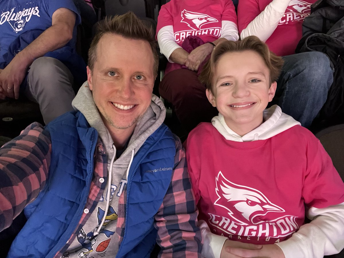 ChrisSund7's tweet photo. Hanging with Noah at the #Creighton #PINKOUT game. #gojays #creightonvscancer https://t.co/KzfgKOXja7