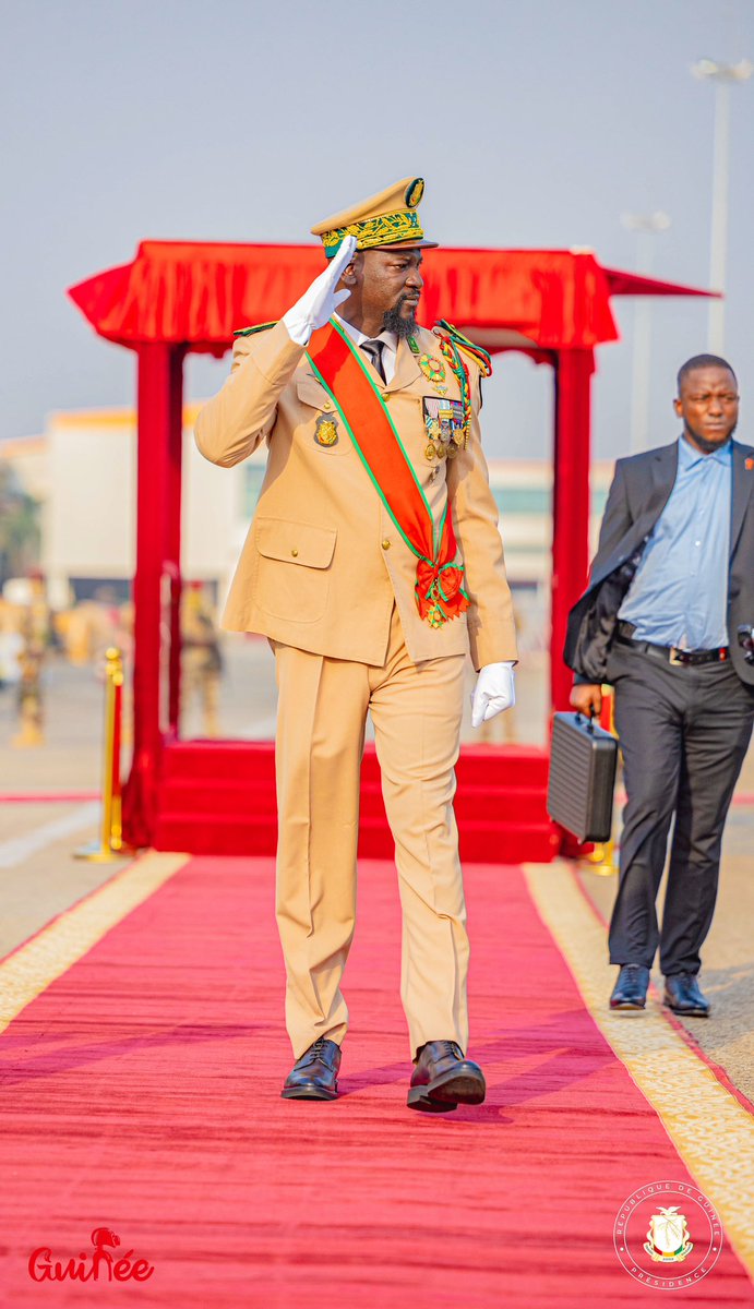 presi_doumbouya's tweet photo. Au terme d'une mission fort riche dans la coopération entre la Guinée et le Rwanda et le raffermissement des liens d'amitié entre nos deux peuples, je tiens à remercier le Président Paul Kagame ainsi que le peuple rwandais pour l'accueil, l'hospitalité, dont ma délégation, la Première Dame et moi avions été l'objet. 
La Guinée et le Rwanda constituent désormais un même peuple dans la pure tradition africaine.