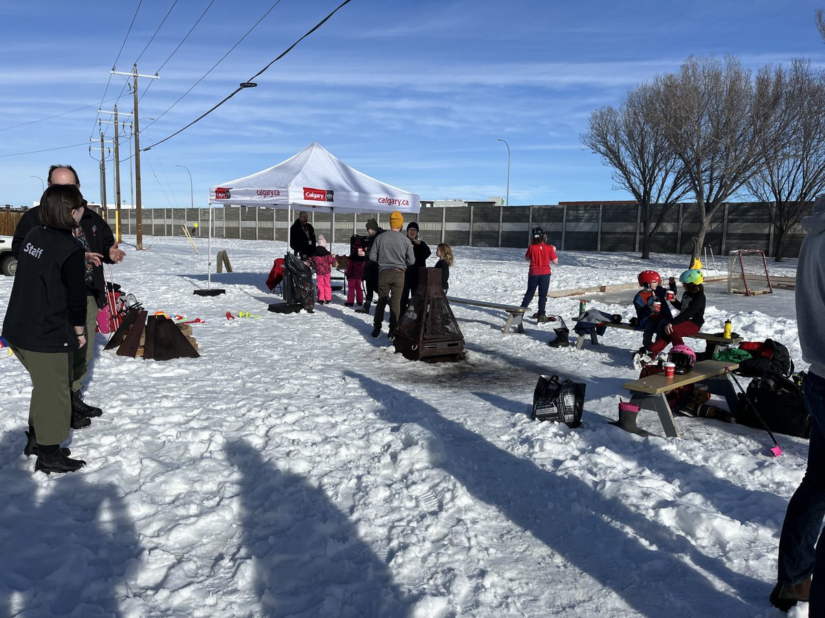 Thanks <a href="/cityofcalgary/">City of Calgary</a> Parks for bringing treats and activities to our Acadia adopt-a-rink. It was a beautiful day to meet at the rink! ⁦<a href="/AcadiaToday/">Acadia Today</a>⁩ ⁦<a href="/Ward11yyc/">Ward 11 Team</a>⁩ ⁦<a href="/acadiayyc/">Acadia Community Association</a>⁩ ⁦<a href="/acacalgary/">Acadia Community Association</a>⁩