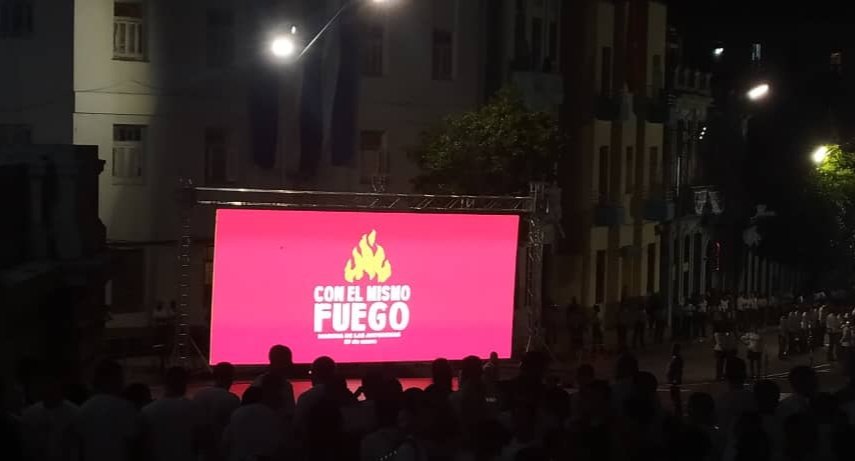 GHNordelo5's tweet photo. iListos para comenzar la marcha! #MarchaDeLasAntorchas #Cuba #CDRCuba #ConElMismoFuego #MartiVive https://t.co/fskUqkIXOl