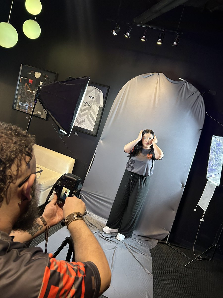 Hoy en el Media Day preparándonos para iniciar la competencia de Valorant #BlazingAscension por parte del <a href="/ELGREMIOCR/">EL GREMIO</a> 

Aun tenemos plazas para participar!!
#VALORANT