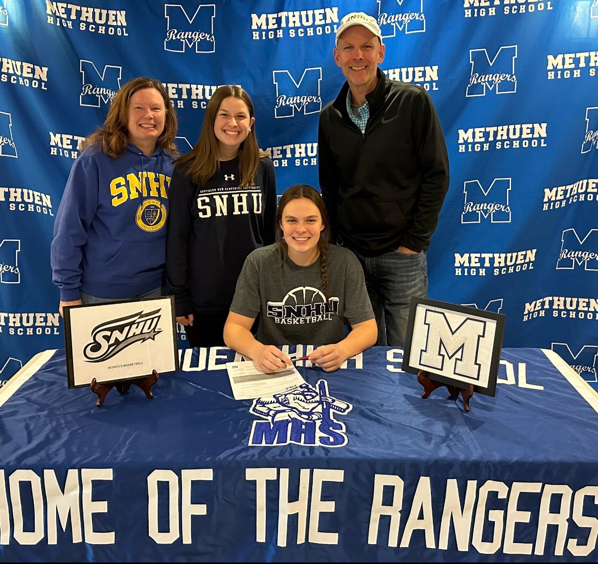 rangersbball1's tweet photo. Letsss gooo Ranger Nation!!!! Big time game tomorrow as  @pfeil_samantha is 3 points away from 1,000. She is looking to become the 10th Ranger ever to reach this milestone…amazing kid who deserves the communities support!!

12:00pm vs Chelmsford @ MHS

@methuensports https://t.co/fBOtw95xYx