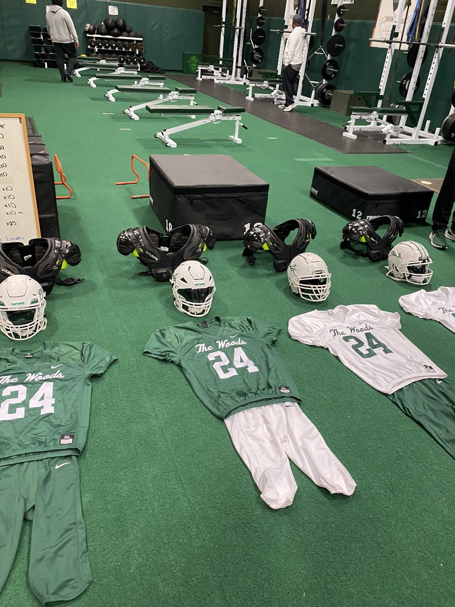 AdamSuter31's tweet photo. Had a great time at @WilliamWoodsU thanks to @CoachDudleyWWU and @CoachJulianM for having me out 

@JPRockMO @GSV_STL @6starfootballMO @NE_Ok_HS_Sports https://t.co/fuRBNc5Nm8