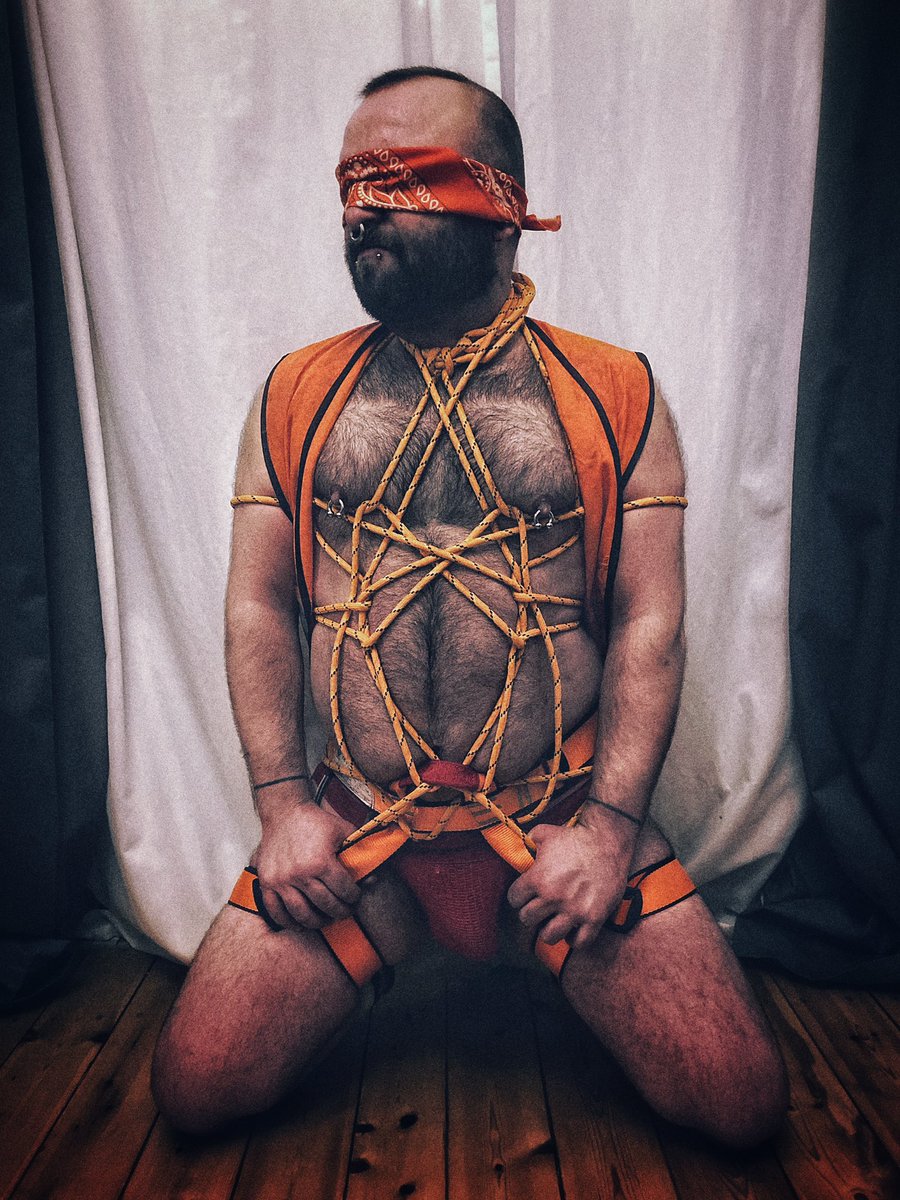 HairyLittlePig's tweet image. I was bored while @WUthardt was douching so I decided to tie myself up. 
#selfbondage #ropeharness #hiviz #hivis #workwear #tradie #workie