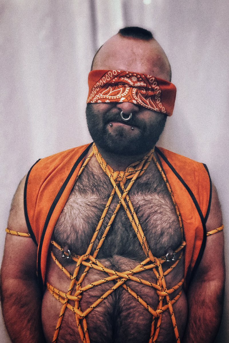 HairyLittlePig's tweet image. I was bored while @WUthardt was douching so I decided to tie myself up. 
#selfbondage #ropeharness #hiviz #hivis #workwear #tradie #workie