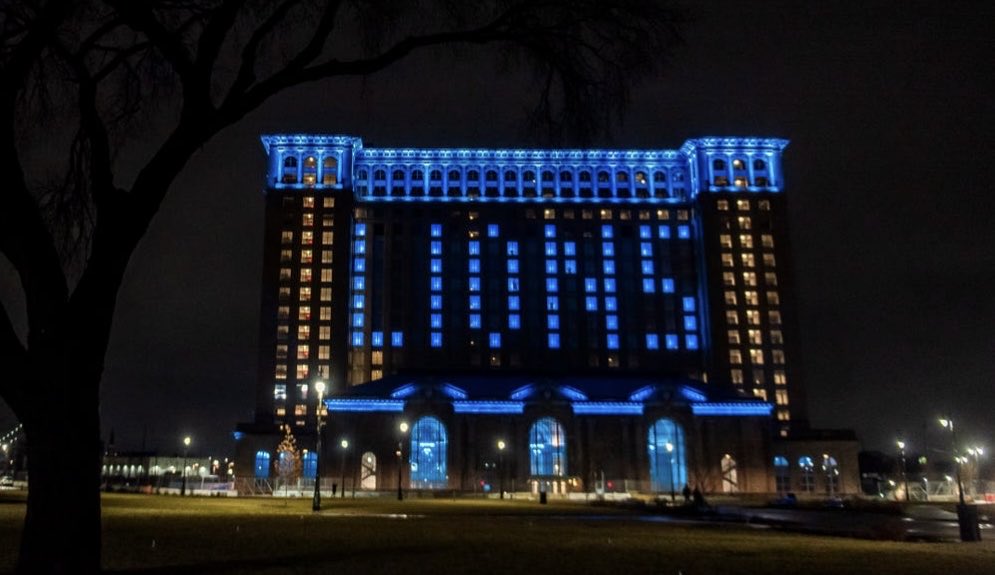 Michigan Central Train Station in Detroit is showing some @Lions spirit!