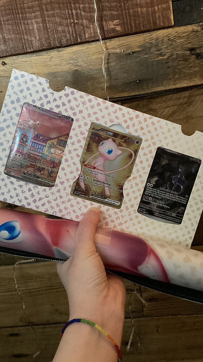 I never thought I would EVER get these promos or the playmat - thankfully, my local game store opened up the 151 Mew Premium Collection boxes because most people just wanted packs - feeling super grateful right now 🥰🥰🥰

#Pokemon #PokemonTCG #YouTuber #noway #Thankful ❤️❤️❤️