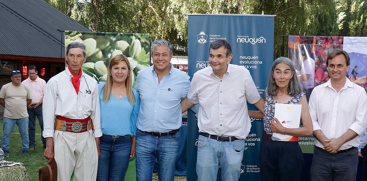 Rolo_Figueroa's tweet photo. Entregamos 14 créditos bajo el programa Más Pymes, Más Futuro para la zona Sur. Valoramos la posibilidad de generar trabajo, valor agregado y fundamentalmente empleo genuino; porque consideramos que esta es la senda de crecimiento que debemos tomar en la provincia. https://t.co/DTQ87DAStm