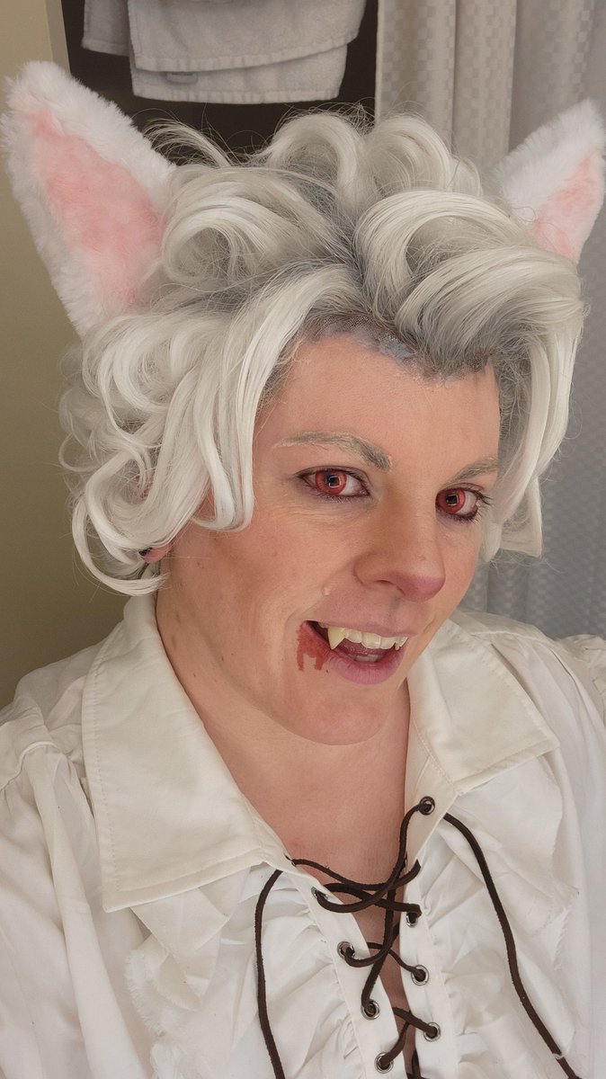 Seth36443573's tweet photo. If anyone has photos of my outfit from #ane2024 I'd love to see them! I had a lot of fun at my first furry con, even though i dont have a fursuit yet. Everyone was so kind :) #astarion #astarioncosplay #furry #bg3cosplay https://t.co/G0aOHd4R6v