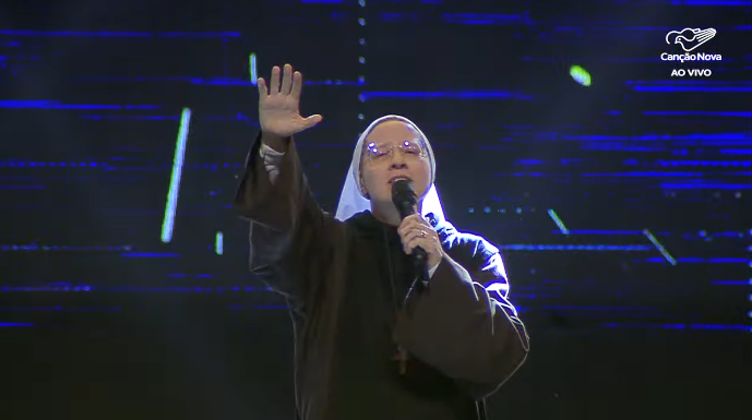 🎶🎶🎶  Minha vitória chegou, eu vencerei🎶🎶🎶

Noite de Evangelização com <a href="/IrKellyPatricia/">Irmã Kelly Patricia</a> no Encontro Nacional Exercito de São Miguel
youtube.com/tvcancaonova/l…