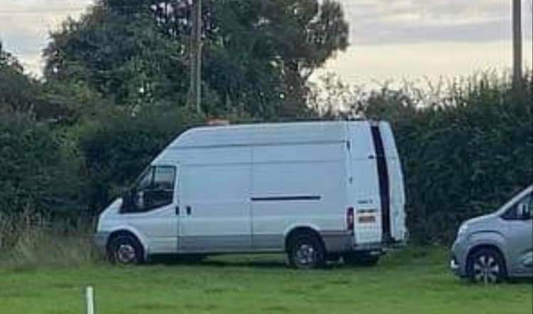 MissingPetsGB's tweet photo. 🆘URGENT APPEAL FOR VIXEN 

💢WE NEED TO FIND THE VAN BELOW AS A MATTER OF URGENCY, WE NOW BELIEVE VIXEN MAY STIL BE IN THE VAN

SUBSTANTIAL REWARD

Vixen could have been missed when the dogs were let out of the van because of where her crate was, &amp; may still be in the van. RT https://t.co/VjdrSpacu9