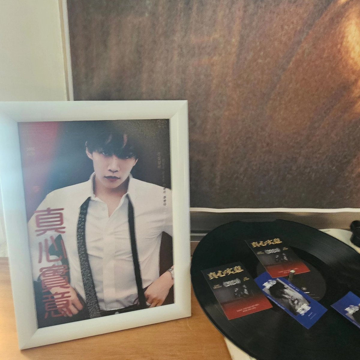 mmmiya_l's tweet photo. 2.하이타운서울

분위기가 와우😳
아슬아슬하게  특전 도 겟하고🥹
칵테일시키니 잔에 낙서(?)까지 가능해서
이름만 잔뜩써서 나름꾸미기😉

#진심은_언제나_이준호 https://t.co/3qEwn4GbkO