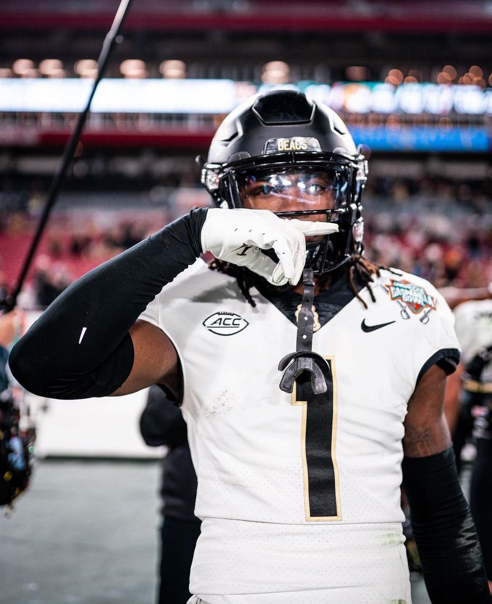 T_mallory10's tweet image. BLESSED to receive my 7th Division 1 ⭕️ffer from Wake Forest University !!! #AGTG † Thank you @CoachAC3 @CoachClawson #GoDeacs 🎩

@Coach_Mella @Markecke  
@RivalsFriedman @MohrRecruiting @ChadSimmons_ @TheUCReport @BrianDohn247 @Andrew_Ivins @SWiltfong247 @adamgorney 
@Raw7v7