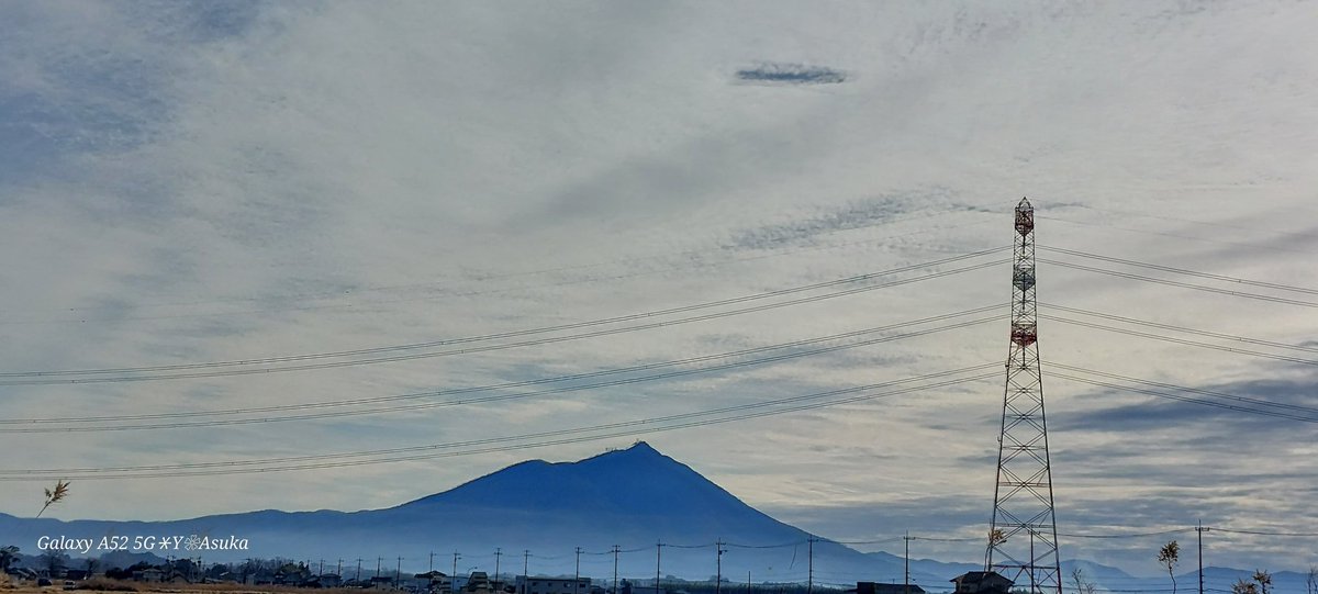 yumeasutw's tweet photo. 麓に #層雲 が棚引く
紫峰 #筑波山 ⛰️
#イマソラ #いまそら
#高積雲
#鉄塔
#a2024 #a0128 #a202401 #a2024015 https://t.co/LiZMmuClLC