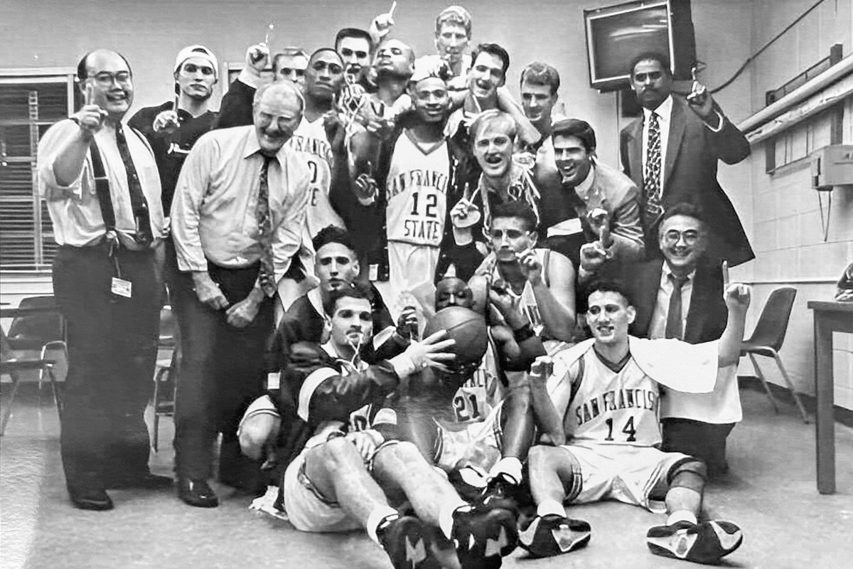 Welcome back our 1993-94 NCAC Championship Team! The nationally-ranked Gators went 21-10, won the conference tournament, and earned a berth to the @NCAADII West Region Tournament.
