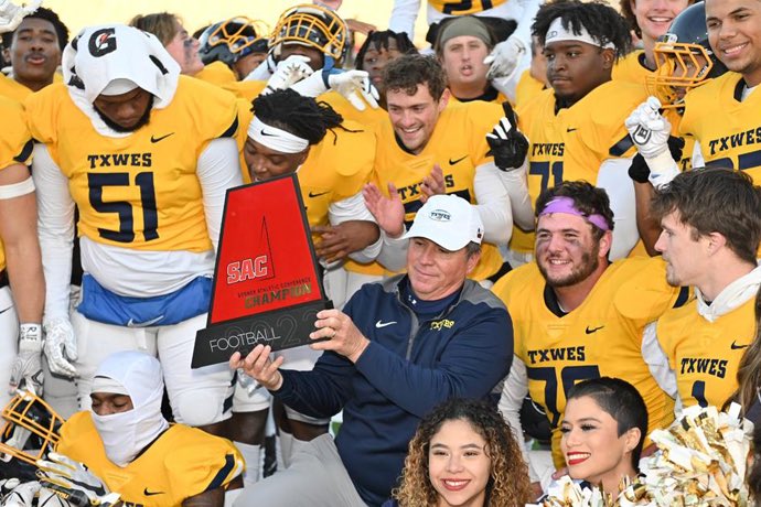 NoahRho09434413's tweet photo. After a great conversation with Coach Glover @Coach_RGlover I am blessed to receive my 2nd offer from Texas Wesleyan University #gorams #AllGloryToGod #Blessed https://t.co/9Njg3gVwRm
