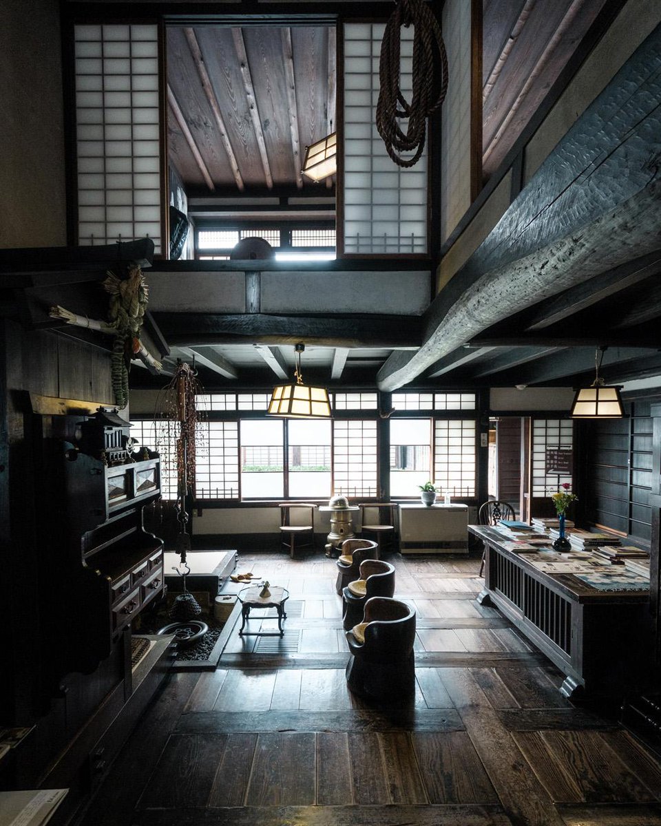 「ここに来るたび、自分の暮らしや仕事を見つめ直そうと思う欲求が湧き起こり、すくっと背筋が伸びる」と甲斐みのりが語るのは、民藝運動を代表する陶芸家・ #河井寬次郎 の記念館。京都建築散歩で、ぜひ訪れたい場所の一つです。
⇒　casabrutus.com/categories/arc…

#日曜美術館