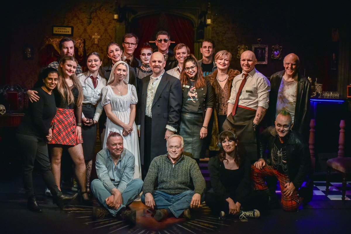 RSSatMWT's tweet image. Break a leg to the best bunch of punks we know for their final performance of #MeasureForMeasure this evening! 🖤

If you've joined us at the Hotel Vienna, we hope you've had a truly 𝘱𝘭𝘦𝘢𝘴𝘶𝘳𝘢𝘣𝘭𝘦 time... 😉 

📸 Handwritten Photography