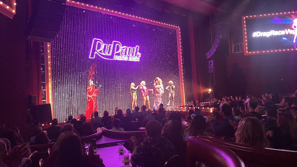 If you go to Vegas you MUST see Drag Race Live! @cocomontrese @DerrickBarry @eurekaohara @jorgeous @kennedyddoftx SLAYED and there really isn’t a better emcee than @AsiaOharaLand! This show exceeded my hopes and expectations!