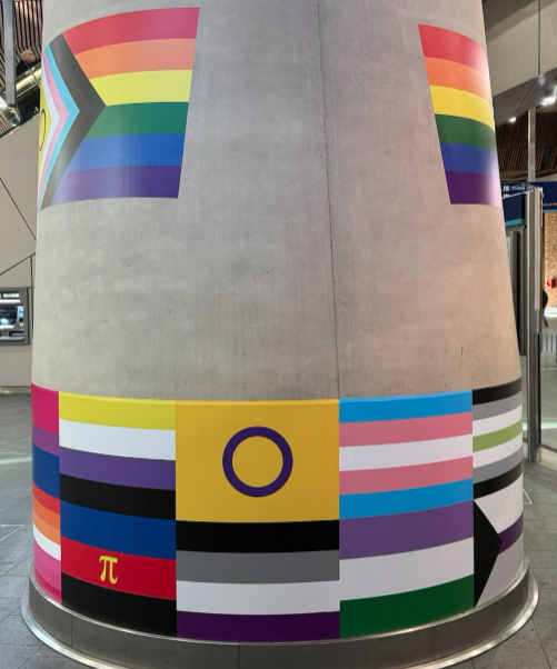 zeno001's tweet photo. Hi @networkrail 

Is that the P.I.E. flag?

London Bridge station celebrates LGBT History Month - Network Rail

https://t.co/uQzRsNNIc7 https://t.co/hSyPh6DGCP