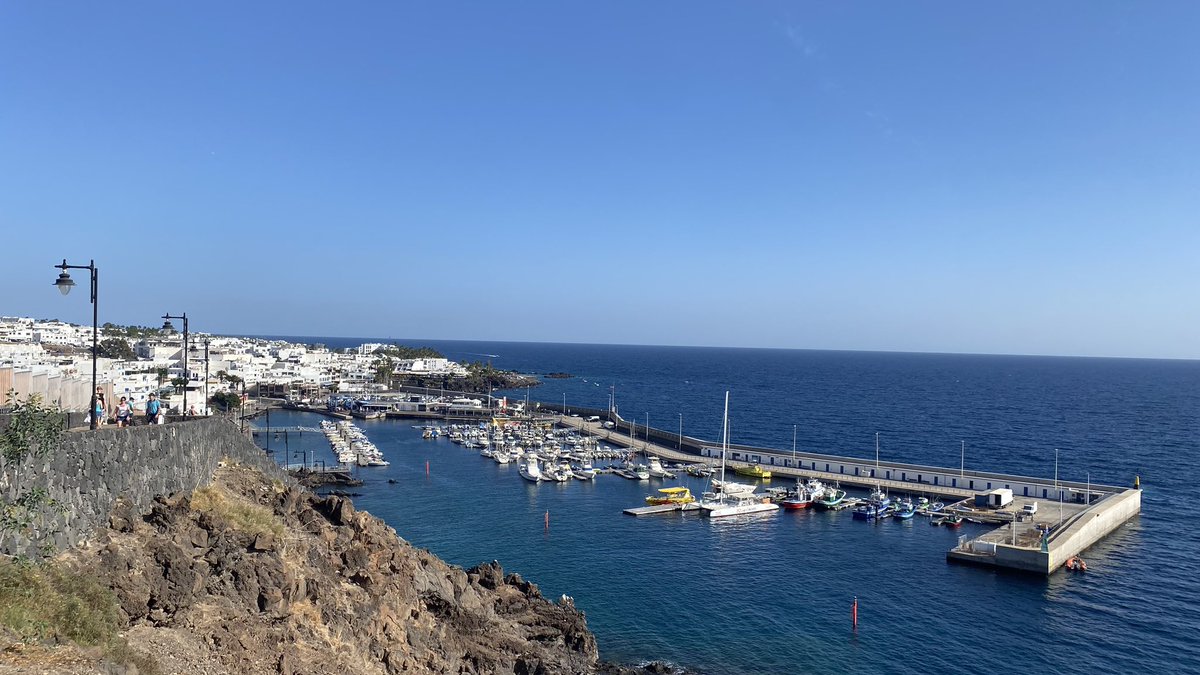 Kickstarting another week of training for #im703mallorca, taking full advantage of the sunshine &amp; proximity to the pool, gym, prom, trails &amp; sea! 

Great to catch up with <a href="/NikkiBartlett1/">Nikki Bartlett</a> &amp; <a href="/BEXMILNES/">BexMilnes_tricoach</a> too ✨

45 minute gym session this morning ✅
40 minute run this evening ✅