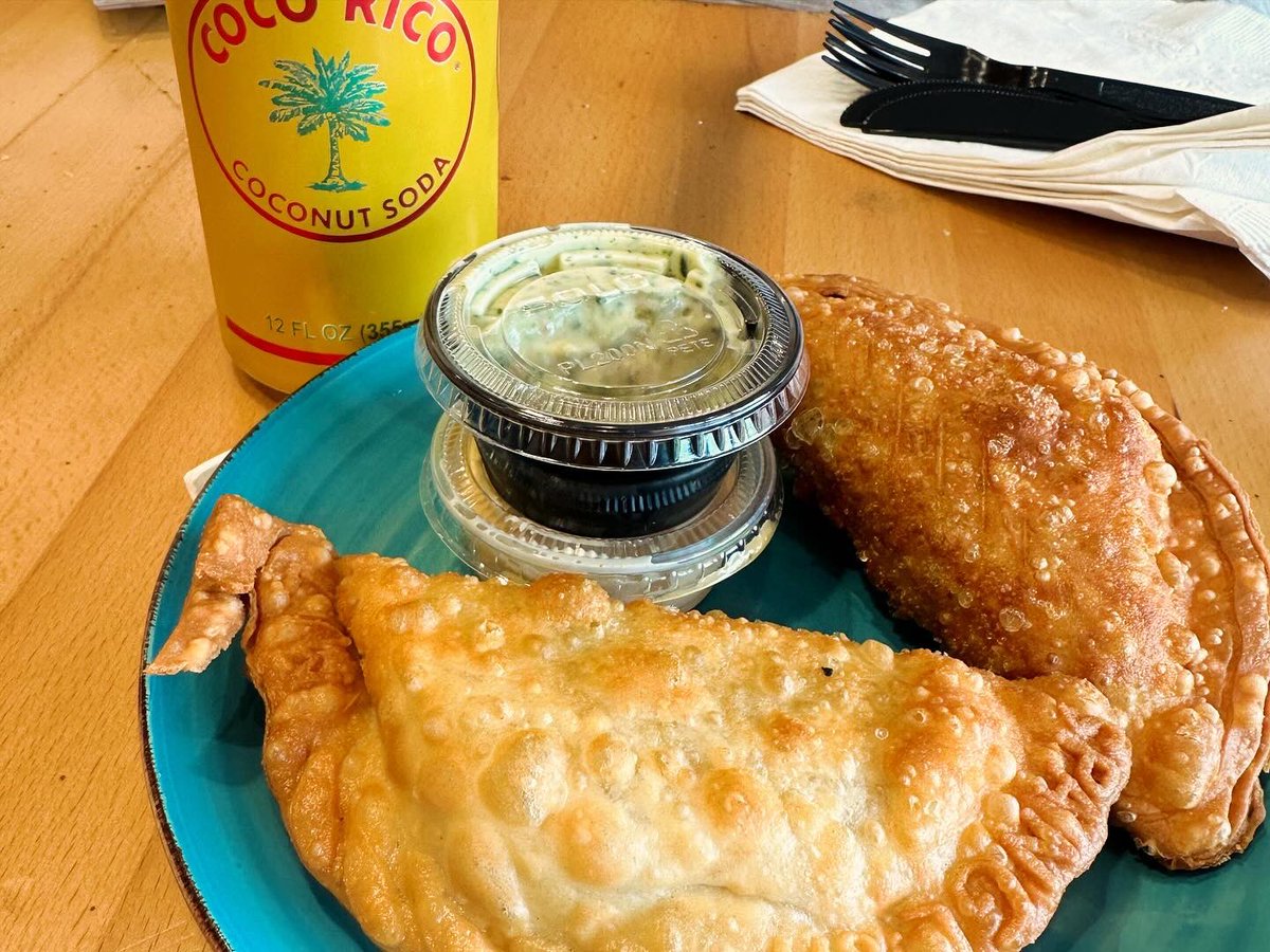 Puerto Rican food at Morrisville— haven’t had a meal starting with empanadas and completing with Mofongo in a while! 🇵🇷❤️ @eatkoki_nc 

#puertoricanfood #morrisvillenc #raleigheats #mofongo  #empanadas