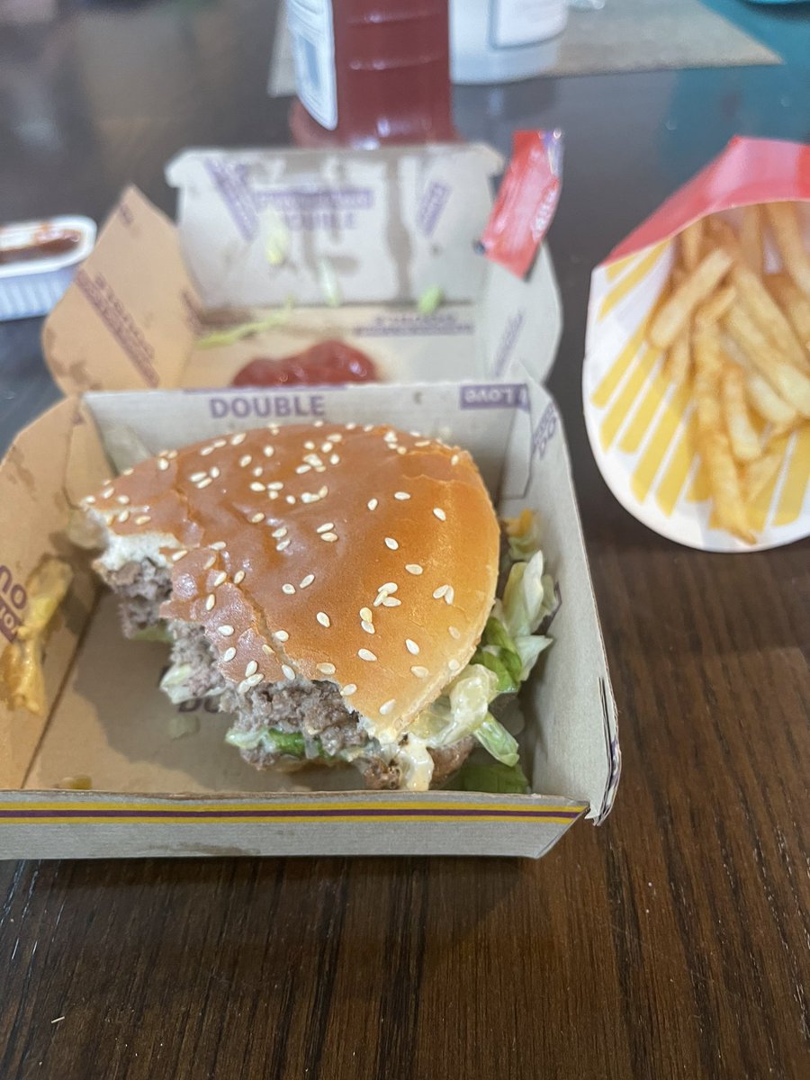 amar3455's tweet photo. Had to do it #doublebigmac removed the middle bread tho lol https://t.co/cy7x1a2fOL