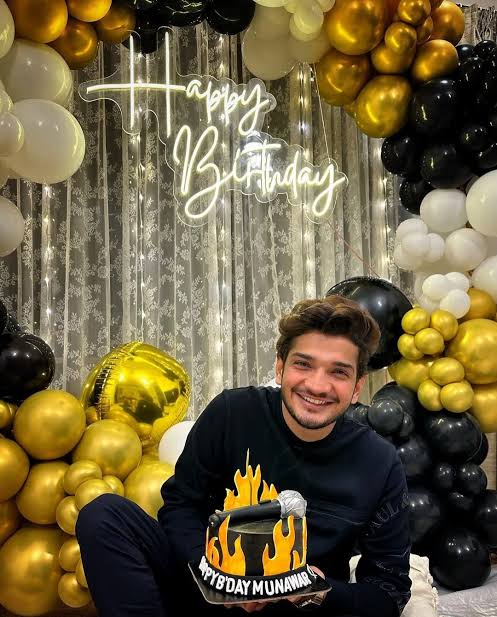 “Happy birthday! Your life is just about to pick up speed and blast off into the stratosphere. Wear a seat belt and be sure to enjoy the journey. Happy birthday!”

#MunawarFaraqui𓃵 #MunawarKiJanta #BiggBoss17Finale #BiggBos17 #bb17 #India #colours #ColorsTv #Lockupp #mumbai