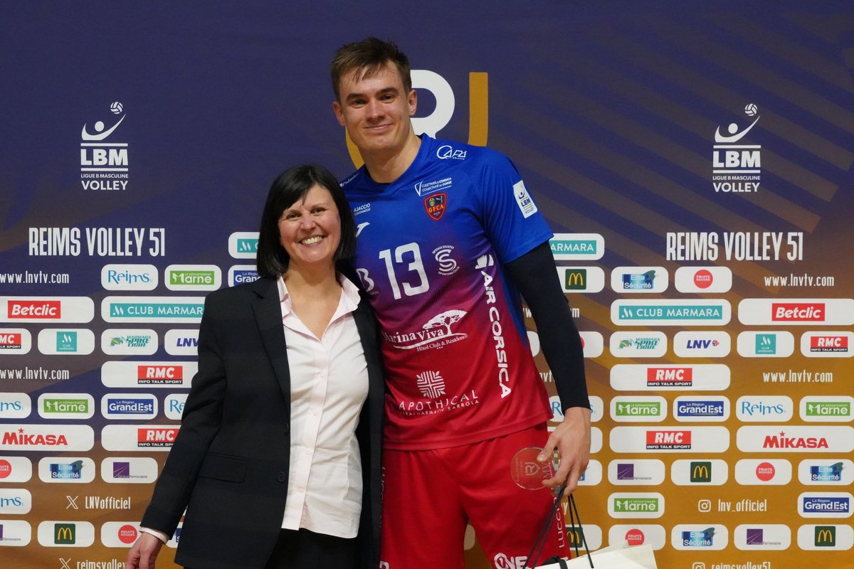 Notre MVP ce soir, Thomas Gill, passeur du @GFCAVolleyBall 🔥
Merci Valérie Fransquin et @edenparkparis pour le cadeau MVP 🛍️