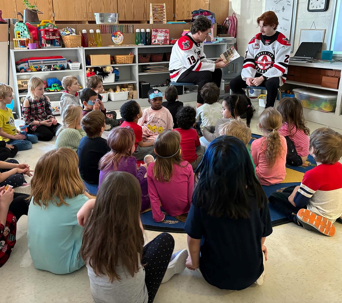 Moose Jaw Warriors visit local classrooms as part of Family Literacy Week dlvr.it/T1yf5R #cityofmj