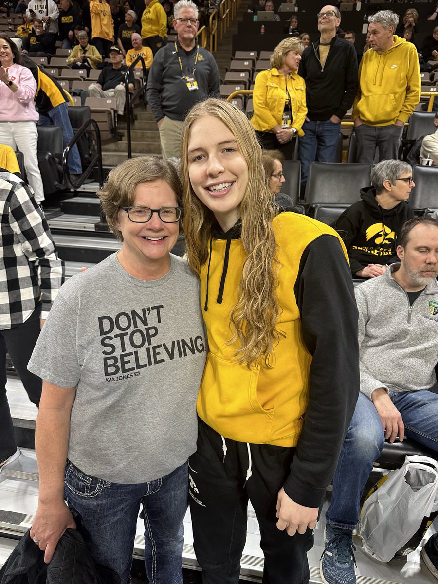 Pradarelli's tweet photo. Me and @avajones_35 Go hawks! #iowawbb #fightforiowa https://t.co/sirJLrqeue