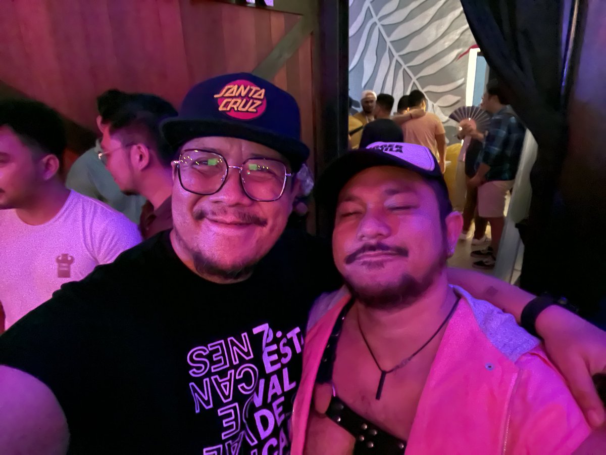 chilllikedaddy's tweet photo. My first BBB. Congratulations to the organizers of such a fun night to celebrate individuality! https://t.co/ySpWpwgzQH