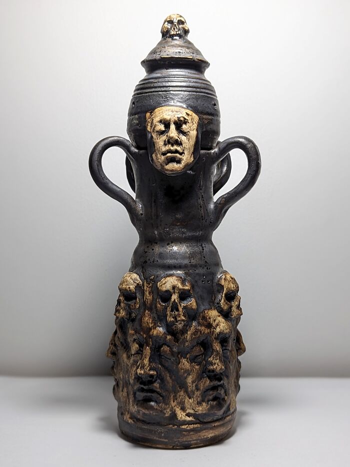 20 expressive #CeramicPieces by Adam Rush zorz.it/3RIi41l | #AdamRush #UniqueCreations #CeramicArtworks #IntricateDesigns #ProvokingConcepts #DistinctiveStyle #RemarkableCollection #inspiration #creative