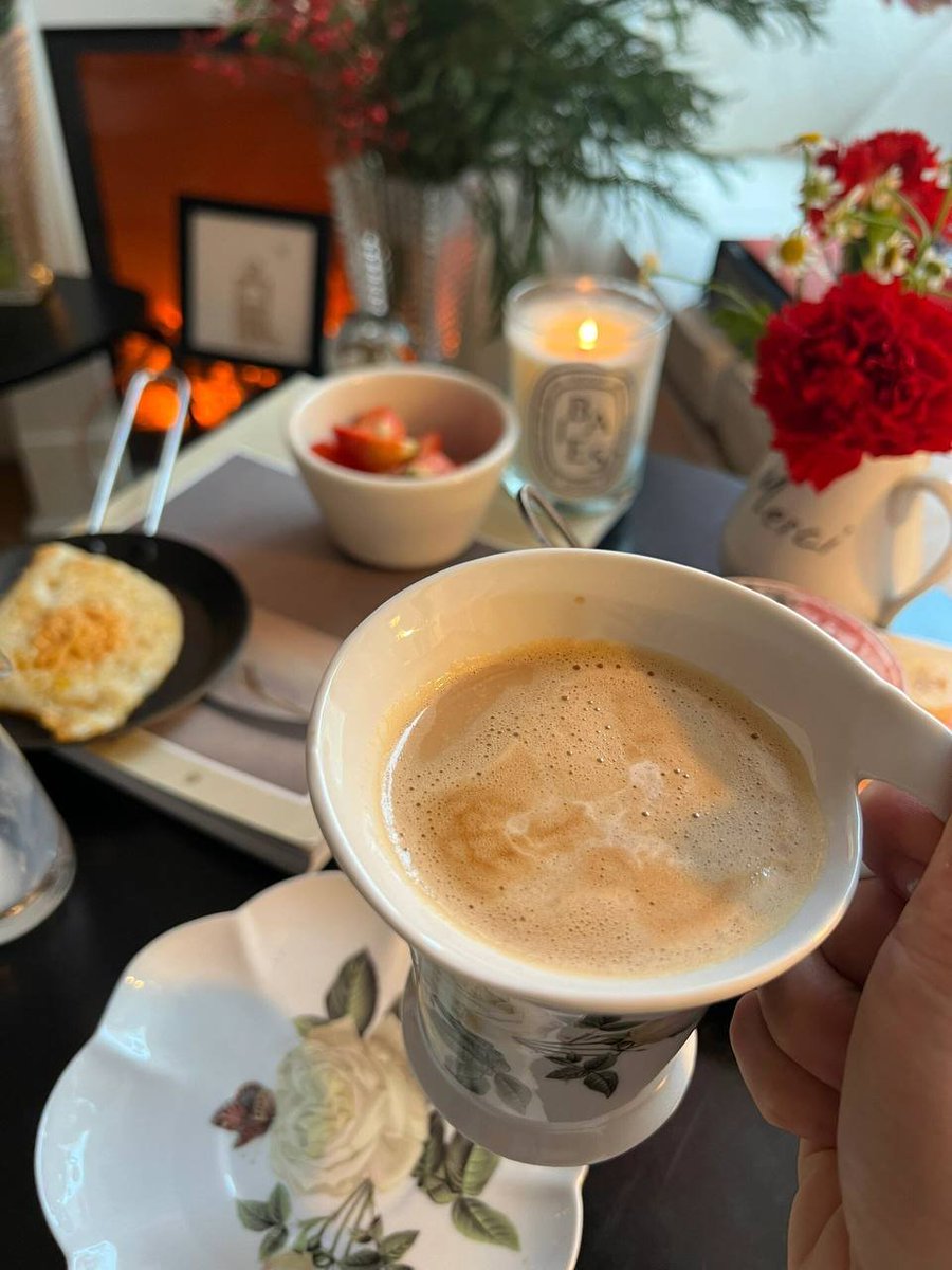 Drapller's tweet image. Wake up, food lovers! Today’s flavors are juicy fruits and fragrant coffee, come and taste them together!