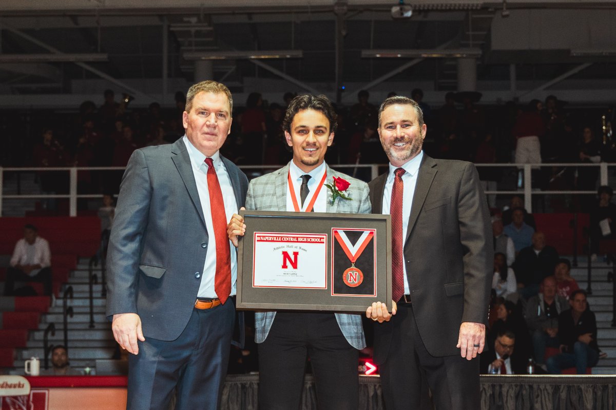 We were incredibly proud to welcome @nick3lopez back home to Central last night to be inducted into the Naperville Central Athletic Hall of Fame. Congrats, Nicky! 🔴🦅⚾️