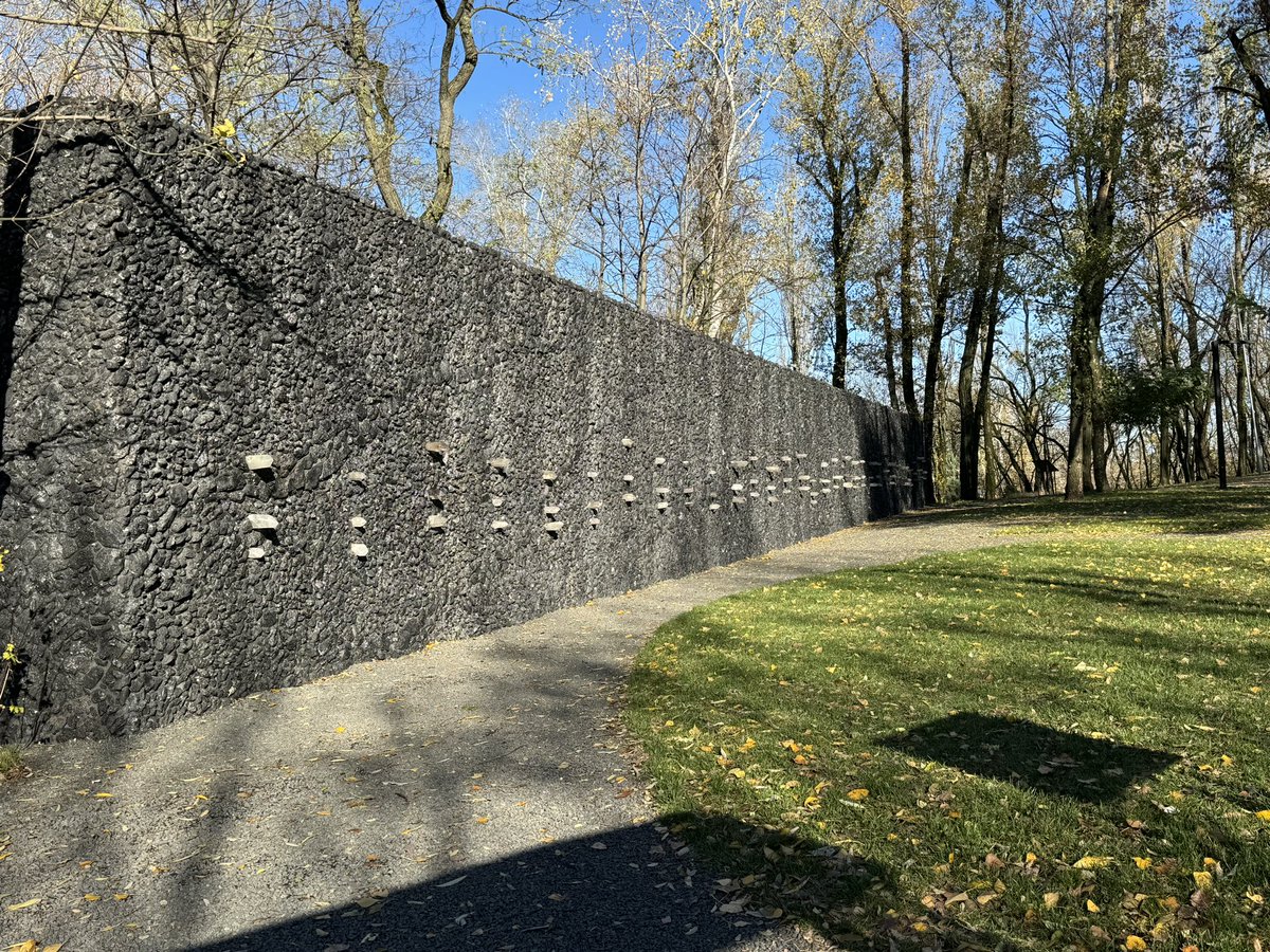 AlexanderSoros's tweet image. Today on international #HolocaustRememberanceDay we honor the memory of the more than six million Jews and countless other victims of the holocaust. I am personally brought me back to visiting the Babyn Yar memorial in Ukraine earlier this year-where tens of thousands of Jews and…
