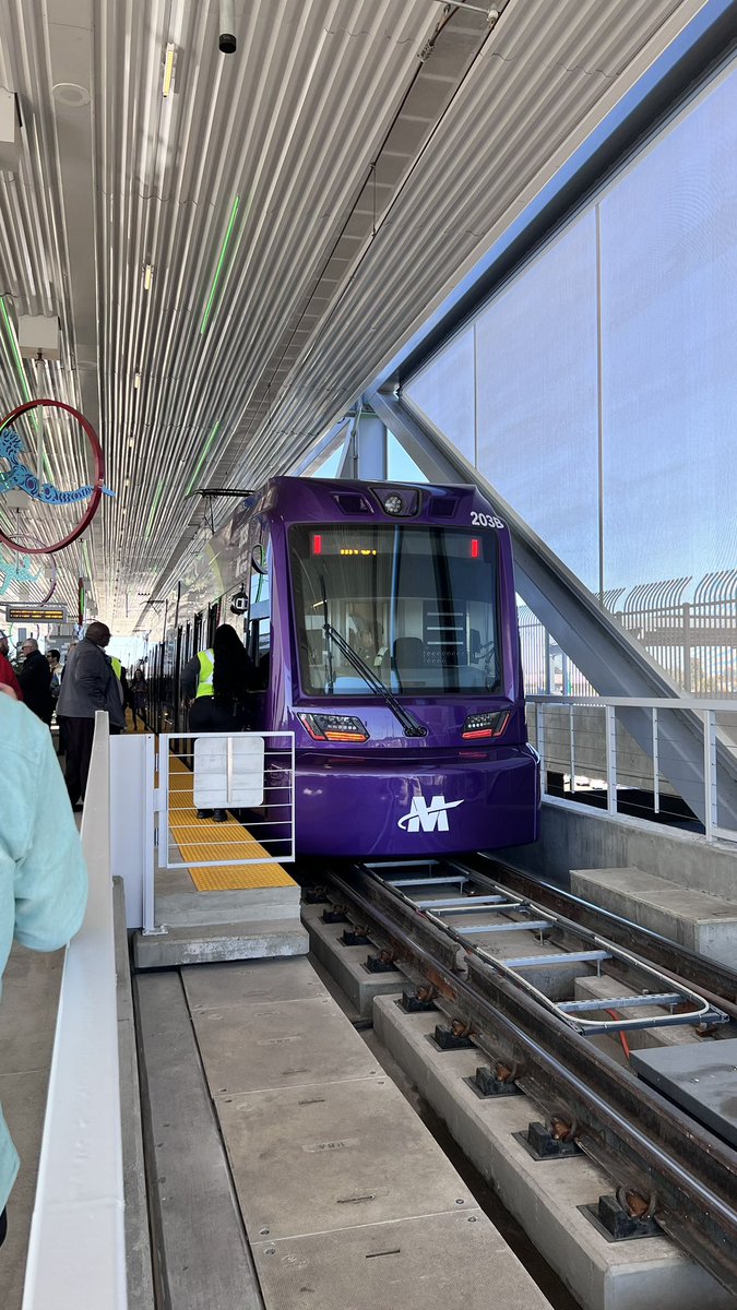 Colibri_Agency's tweet photo. Elevating transit to new heights, literally! We are proud to witness the @valleymetro light rail soar over one of Arizona's busiest highways. A symbol of progress and connectivity. 🌉🚆 #TransitMilestone #ArizonaProgress" https://t.co/UH8no4jDse