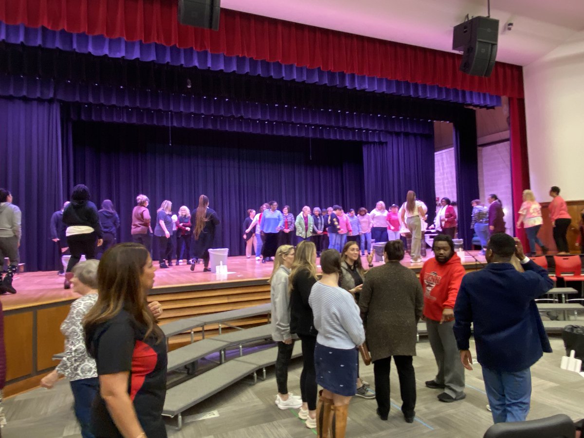 j_csd's tweet photo. In CSD, Continuous Improvement is when we ALL stretch ourselves!
On 1/26 teachers, admin, para-educators as well as nutrition services &amp; district office staff engaged in prof dev.
It was awesome to see EVERYONE striving to make themselves better at what they do.

#powerofwecsd https://t.co/gaKcB8nQvh