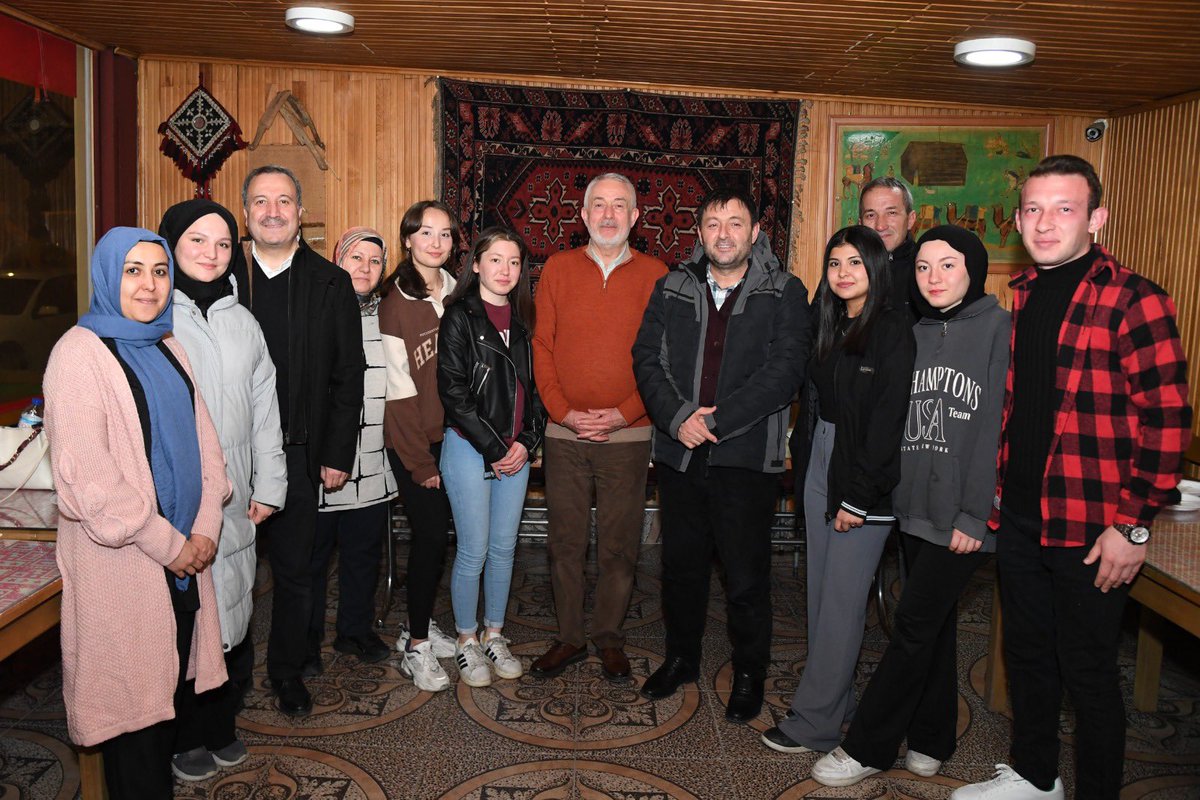 Milletvekili kardeşim Mehmet Uğur Gökgöz, Belediye Başkanımız ve Adayımız Şükrü Başdeğirmen ve Merkez İlçe Başkanımız Halil Ibrahim Güleç ile birlikte, Havutlu Köyü Kültür ve Dayanışma Derneği’ni ziyaret ettik.
Misafirperverliklerinden dolayı teşekkür ediyorum.