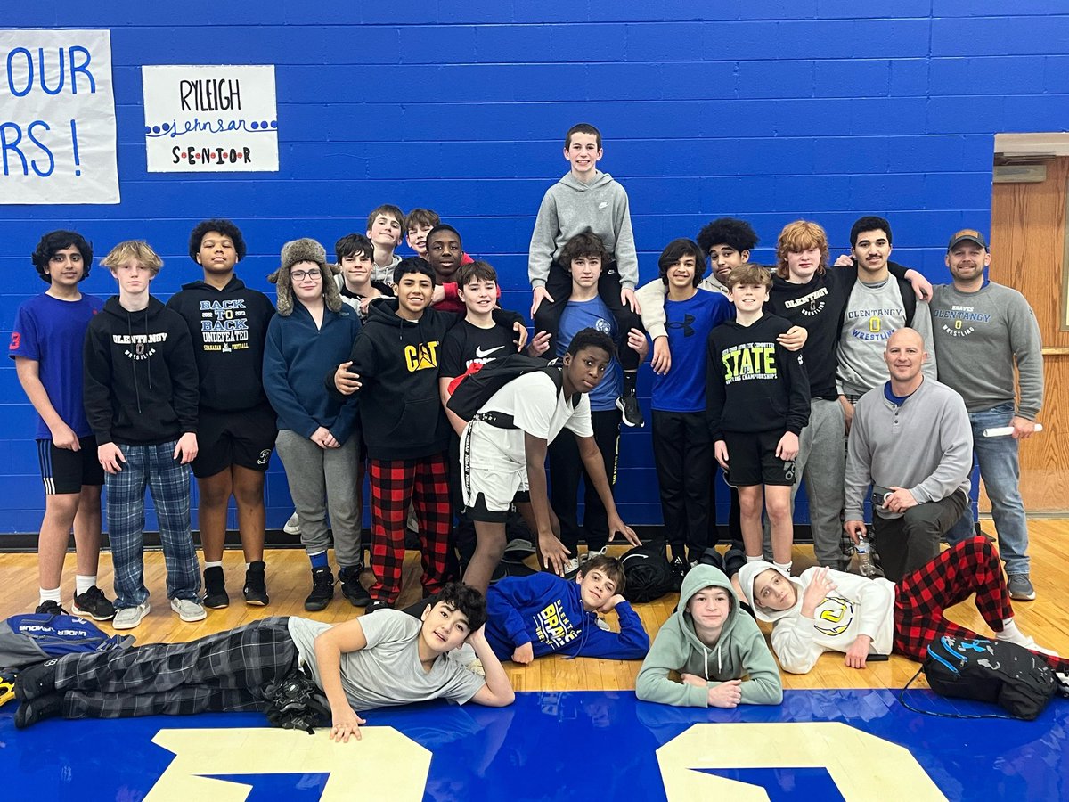Congrats to our Shanahan MS wrestlers! They wrestled at the Boro Grit Duals at Springboro HS.  Team finished in 3rd place.  Going undefeated were:
Oliver Knott 
Cam Banks
Drew Plymale
Noah Schuler