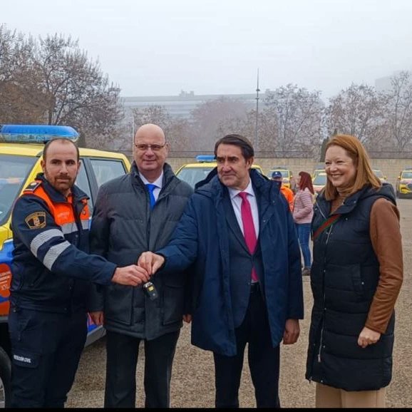 pcivilstmarta's tweet photo. En la mañana de ayer, recibimos por parte de la @jcyl  uno de los  60 vehículos Pick-up, que entrego a distintas protecciones civiles de la comunidad.
Este vehículo se incorpora en nuestra flota, se encuentra dotada con una bomba de extinciónde incendios. https://t.co/IEAq7jjvIT
