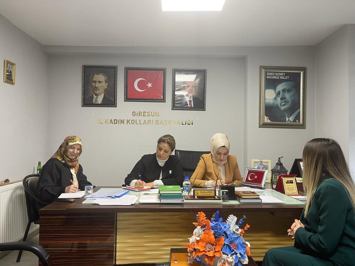 📍Giresun 

Dış İlişkiler Başkanımız Fatma Ataseven ve MKYK üyemiz Nesrin Semiz Meclis Üyesi aday adaylarımızla tanışma ve değerlendirme toplantısı gerçekleştirdi.

#KadınlarlaBüyükTürkiyeYolunda