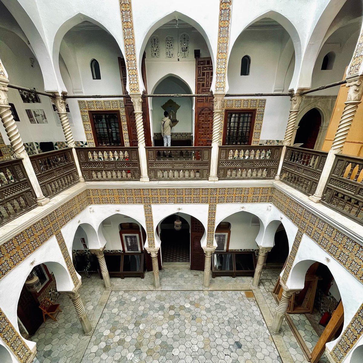's tweet image. #Casbah : Dar Khedaoudj El Amia, authentique palais construit en 1570 par Yahia Raïs "officier de la flotte Algérienne".... Elle avait été acquise par le Khaznadji (trésorier) Hassan Pacha, qui l'offre à sa fille Khedauedj 🇩🇿 

#Algérie 
#Alger 
#الجزائر