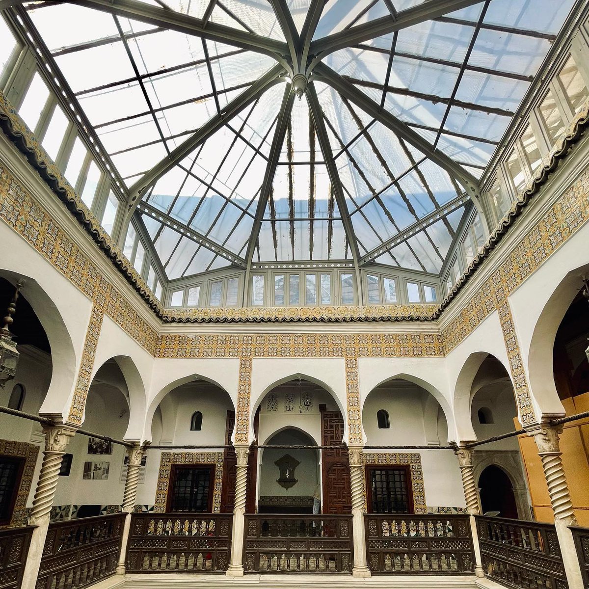 's tweet image. #Casbah : Dar Khedaoudj El Amia, authentique palais construit en 1570 par Yahia Raïs "officier de la flotte Algérienne".... Elle avait été acquise par le Khaznadji (trésorier) Hassan Pacha, qui l'offre à sa fille Khedauedj 🇩🇿 

#Algérie 
#Alger 
#الجزائر