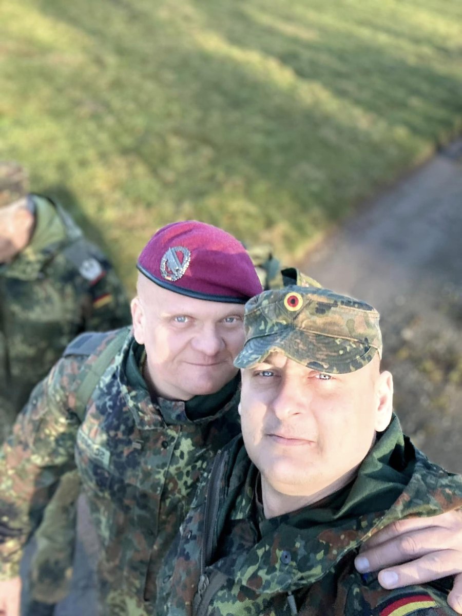 LSArechtsaussen's tweet photo. #Neonazis in der #Bundeswehr, heute: Thomas Gornig aus Schwanebeck (im Uniform-Bild rechts). Hier beim heutigen "Braunkohlemarsch" der Reservistenkameradschaft in #Wefensleben und mit den ehem. NSP-Nazis Martin Schock und Patrick Schmidt. #extremeSicherheit https://t.co/RTgNnLiKzd