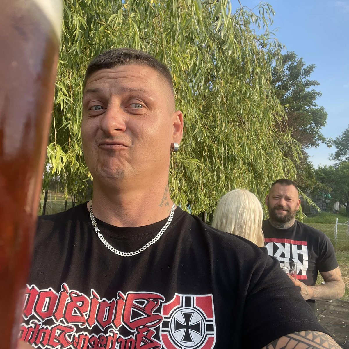 LSArechtsaussen's tweet photo. #Neonazis in der #Bundeswehr, heute: Thomas Gornig aus Schwanebeck (im Uniform-Bild rechts). Hier beim heutigen "Braunkohlemarsch" der Reservistenkameradschaft in #Wefensleben und mit den ehem. NSP-Nazis Martin Schock und Patrick Schmidt. #extremeSicherheit https://t.co/RTgNnLiKzd